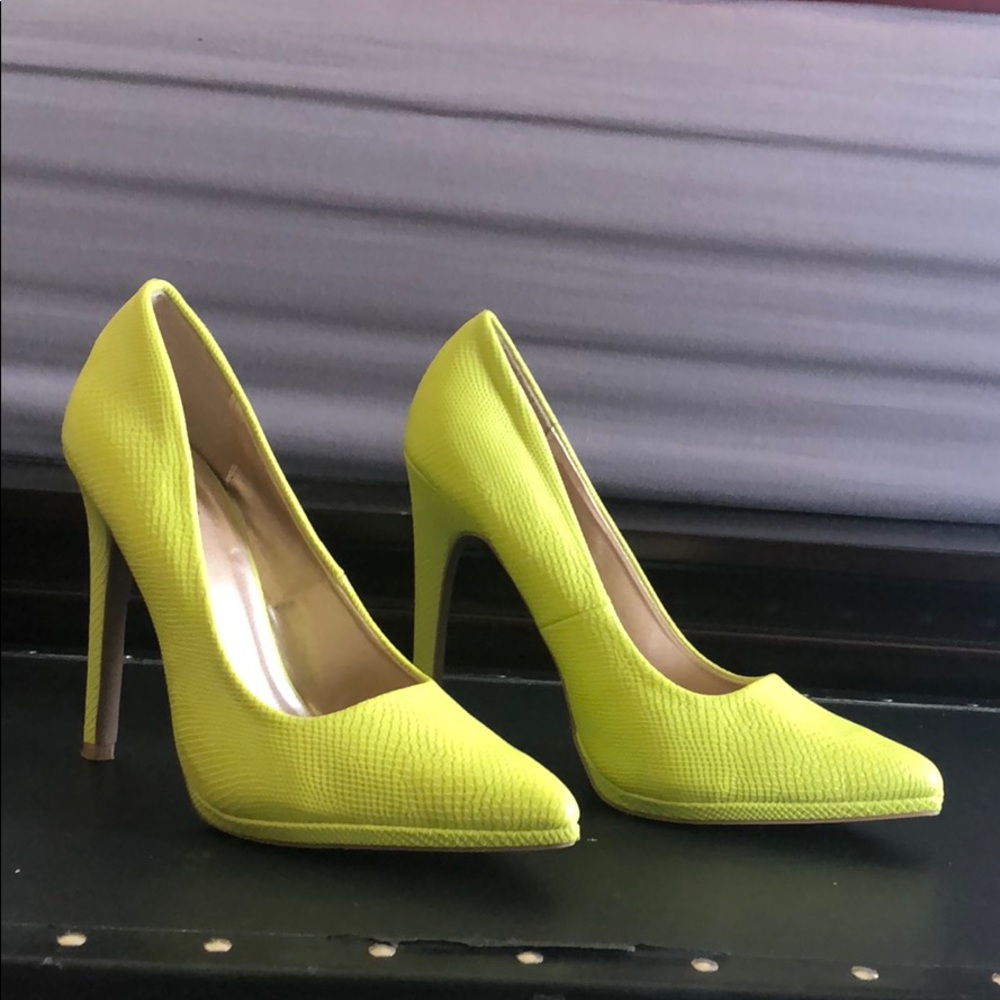 Yellow Snake Skin Pumps